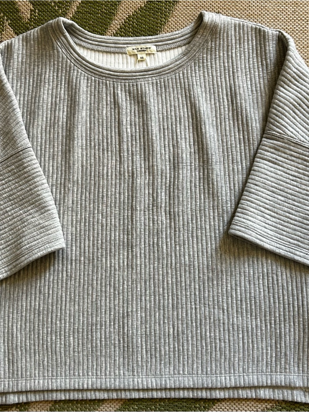 Max Studio Light Gray Womenโs Ribbed Crewneck Sweater NWT XS